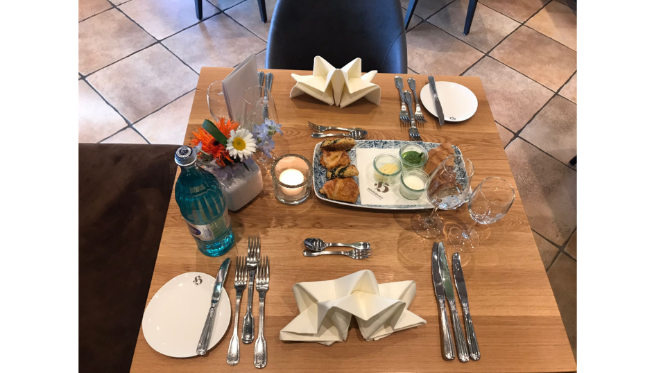 Eingedeckter Tisch im Restaurant