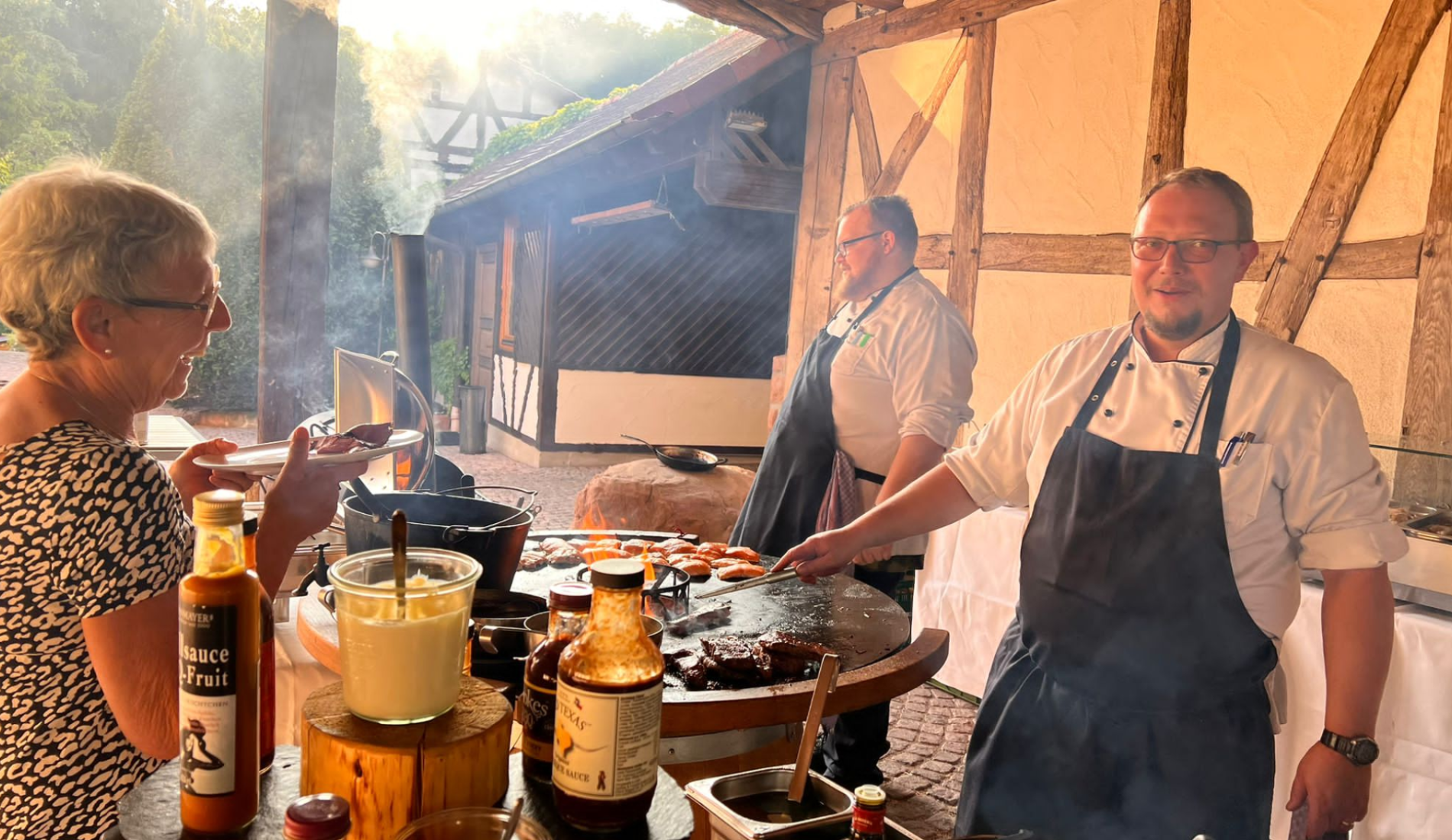 Grillbuffet im Innenhof