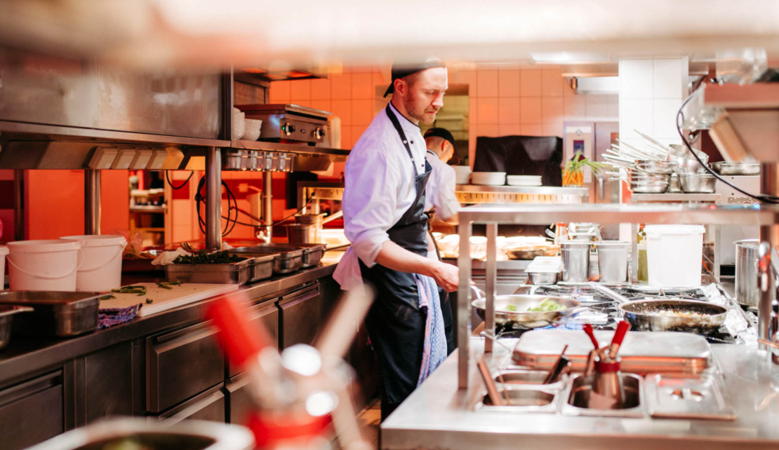 Köche bei der Arbeit 