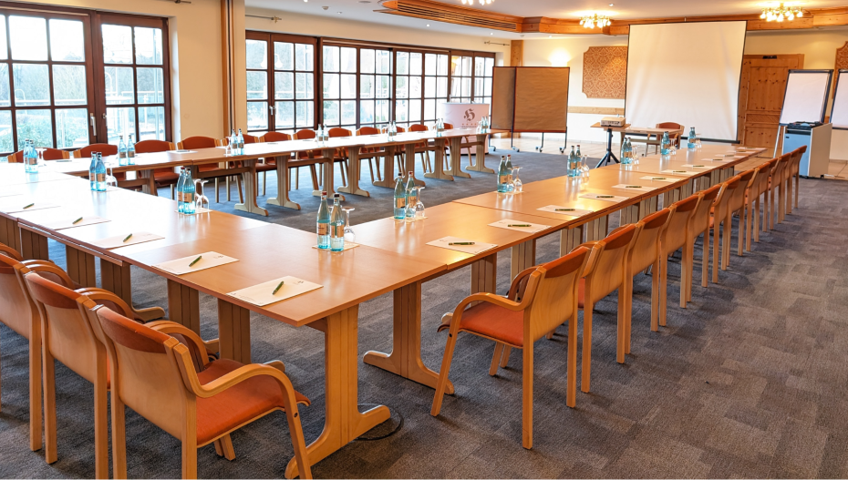 Raum Spessarträuber in U-Form gestellt