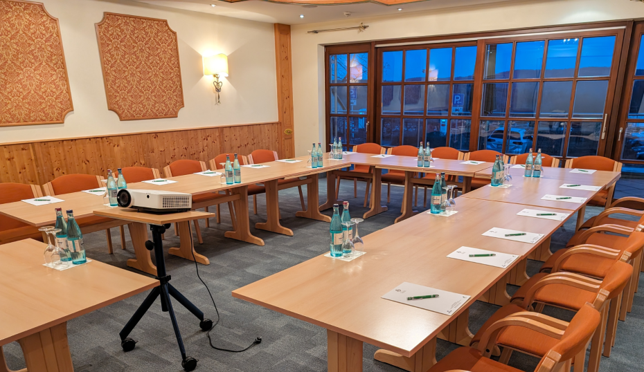 Seminarraum Räuber mit U-Form gestellt