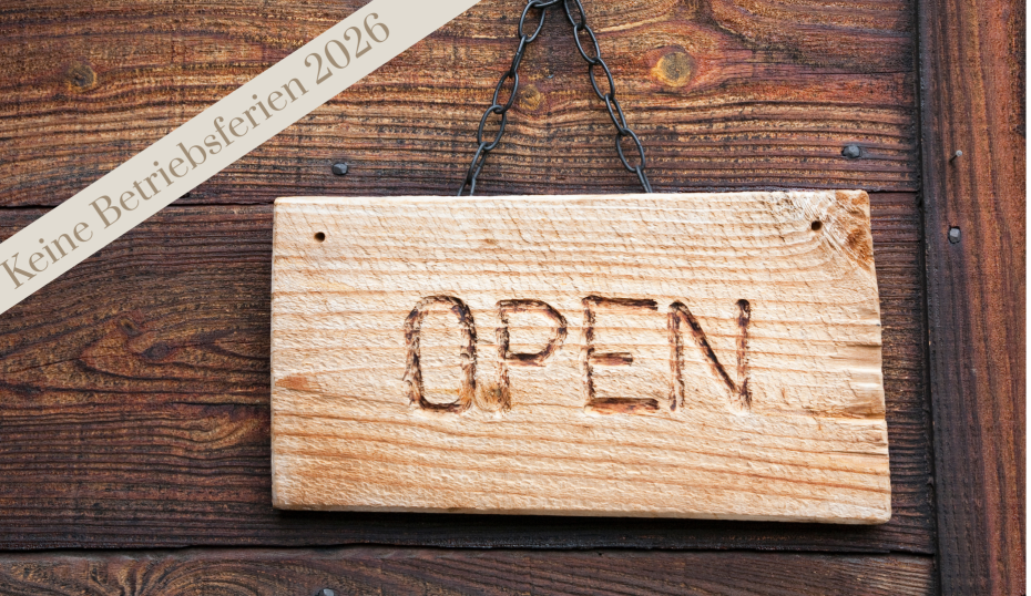 bild-eines-open-schildes-mit-dem-hinweis-dass-es-2026-keine-betriebsferien-gibt