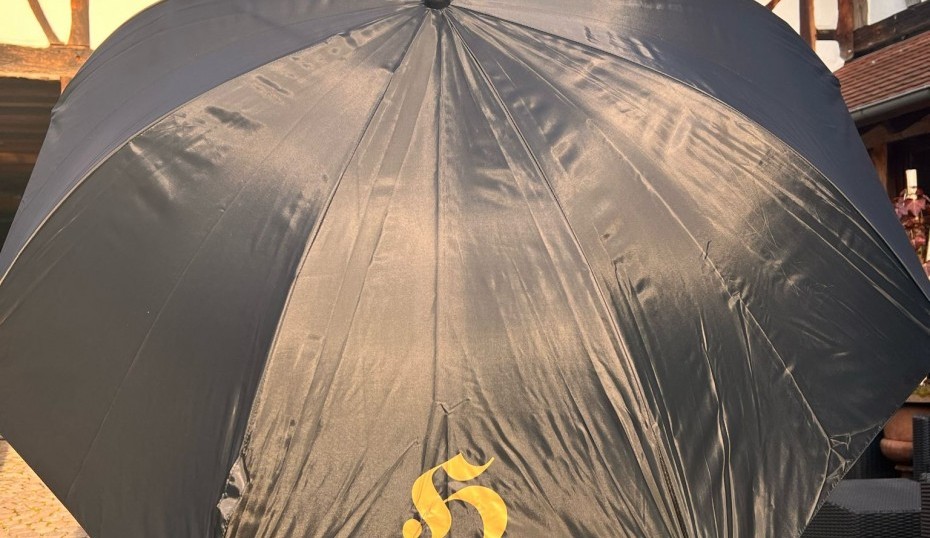 Heimathenhöfer Regenschirm für zu Hause - jetzt im Landhotel Heimathenhof kaufen