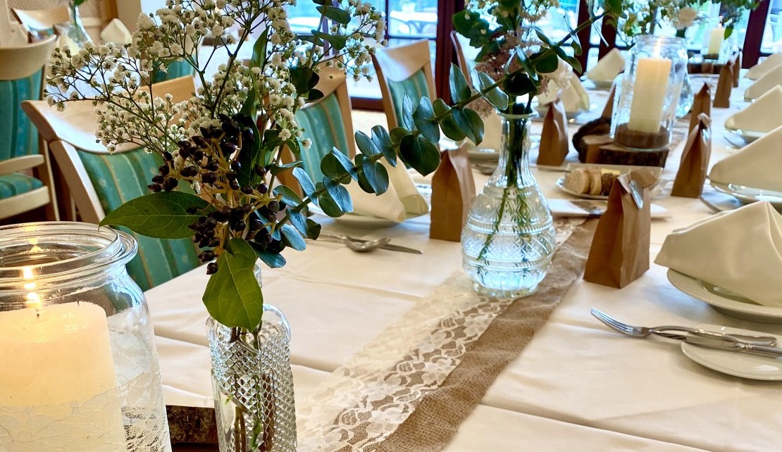 Tischdekoration im Saal 1
