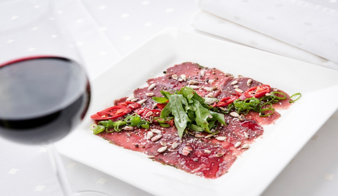 Restaurant Gericht Carpaccio Rotwein