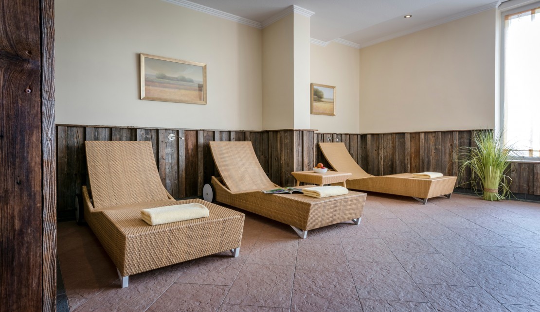 Wellness Ruhebereich Liegen 1