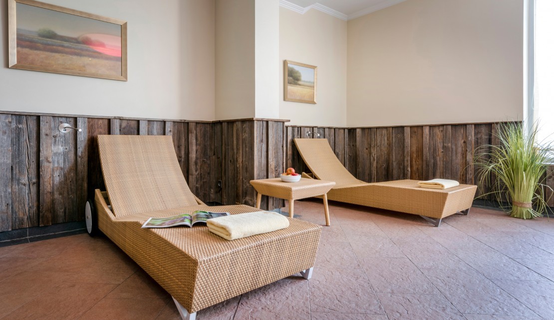 Wellness Ruhebereich Liegen 2